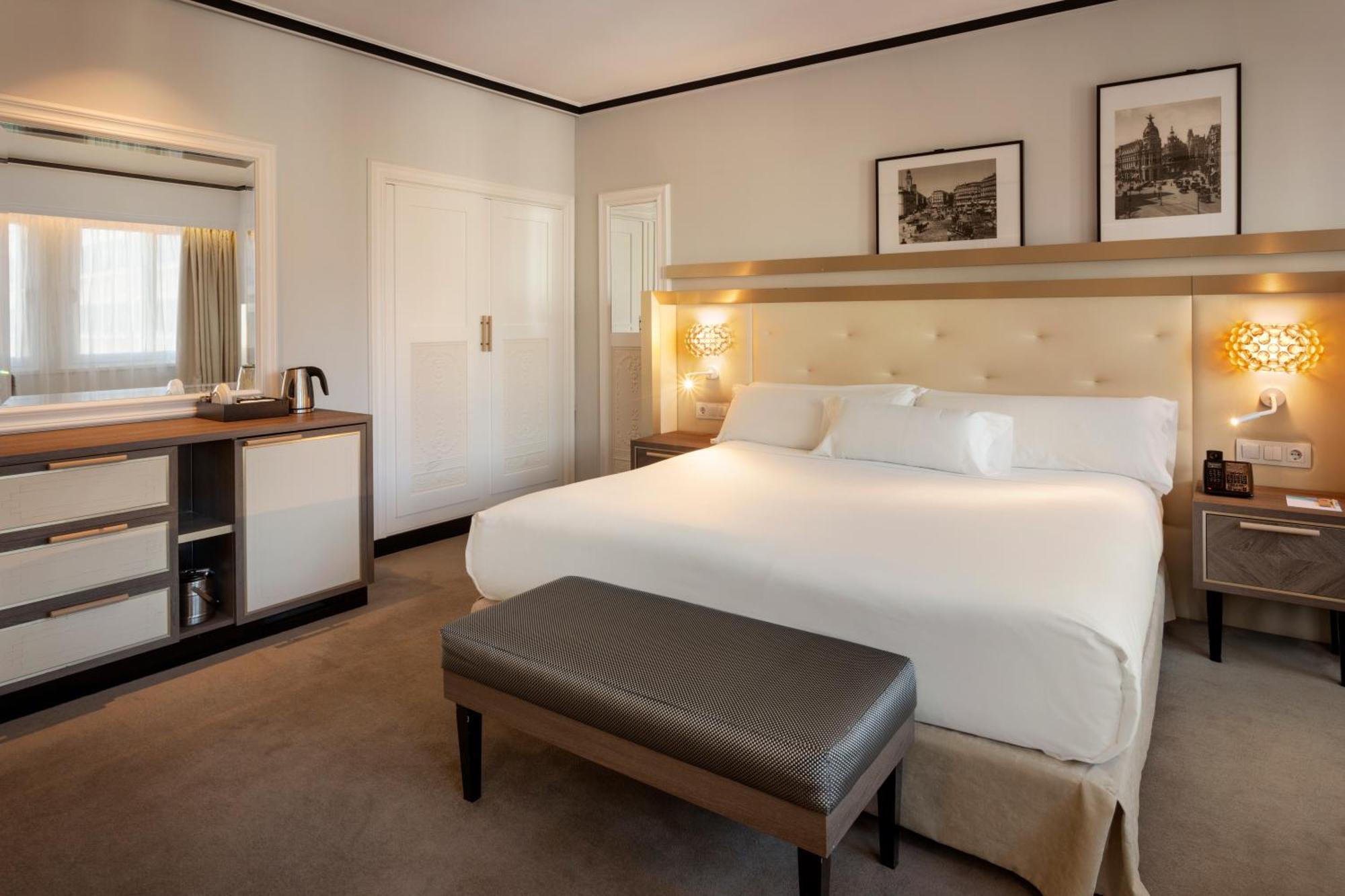 Meliá Castilla Hotel 4*