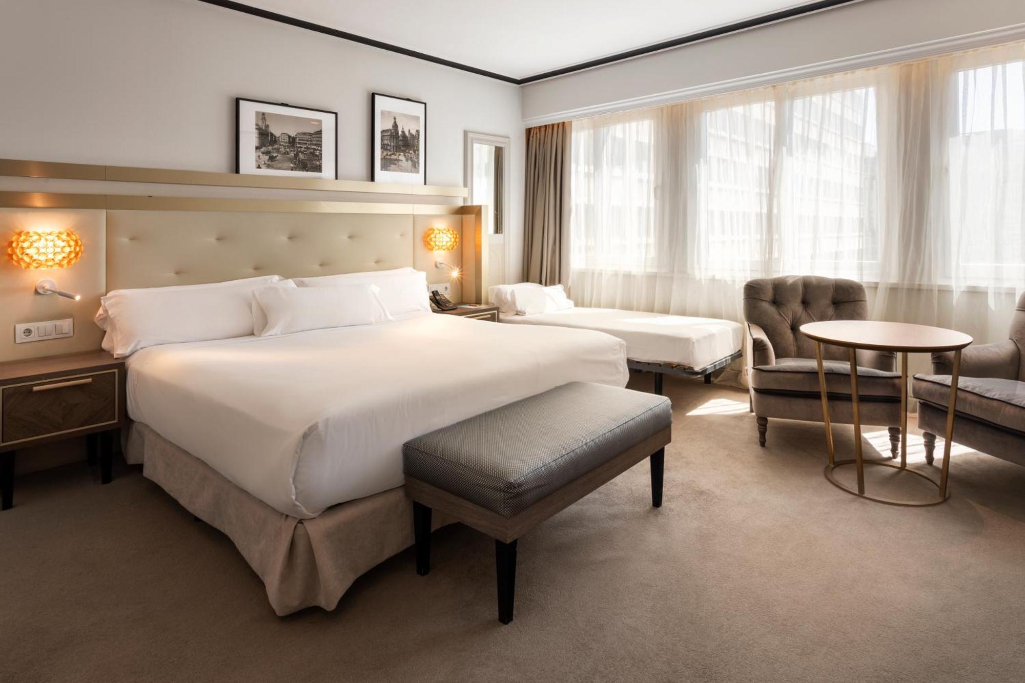 Meliá Castilla Hotel 4*